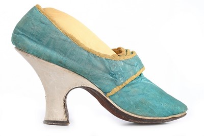 Lot 130 - A pair of turquoise damask silk high-heeled...