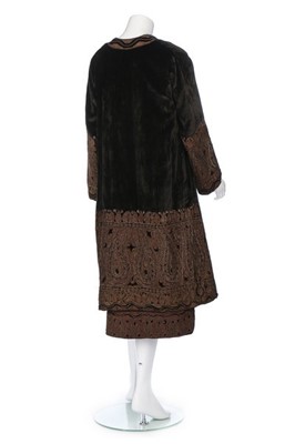 Lot 166 - A Vitaldi Babani embroidered velvet evening...