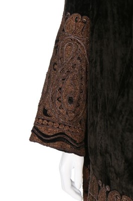Lot 166 - A Vitaldi Babani embroidered velvet evening...