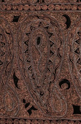 Lot 166 - A Vitaldi Babani embroidered velvet evening...