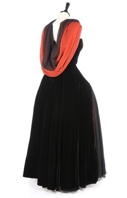 Lot 185 - A Madame Grès couture black velvet and chiffon...