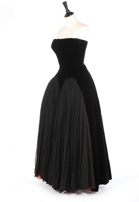 Lot 185 - A Madame Grès couture black velvet and chiffon...