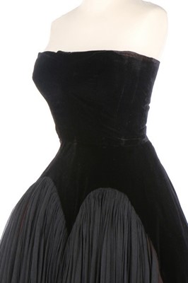 Lot 185 - A Madame Grès couture black velvet and chiffon...