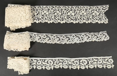 Lot 430 - A large group of mainly narrow Honiton bobbin...
