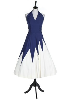 Lot 123 - An Henry a la Pensée sapphire blue and white...