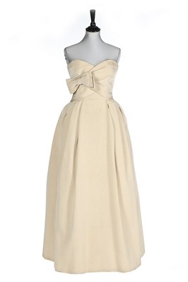 Lot 119 - A Christian Dior London ivory faille ball gown,...