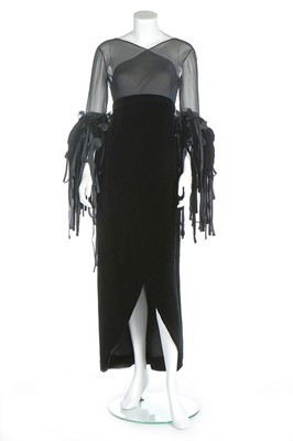 Lot 141 - A Pierre Balmain couture black velvet evening...