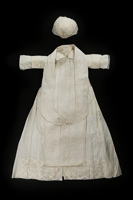 Lot 26 - A group of fine linen baby garments believed...