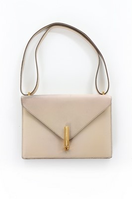 Lot 73 - An Hermès ivory leather 'New Jimmy' handbag,...