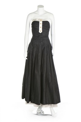 Lot 131 - A Chanel Boutique taffeta ballgown, late 1980s-...