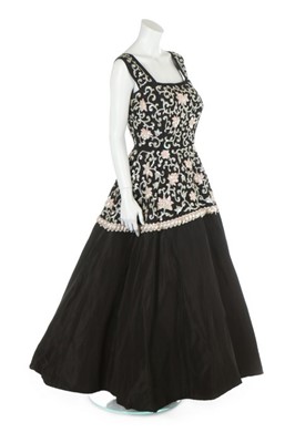 Lot 84 - An Edward Molyneux couture lavishly...