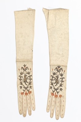 Lot 17 - A pair of women's gloves, circa 1680-90, of...