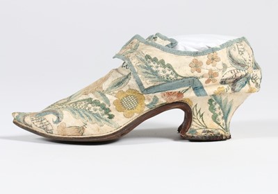 Lot 15 - A fine pair of embroidered leather lady's...