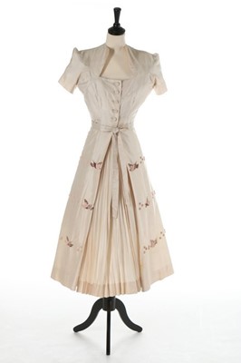 Lot 92 - A Fontana Sisters couture ivory shantung dress,...