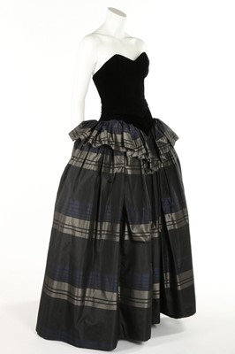 Lot 180 - An Oscar de la Renta striped taffeta skirt,...