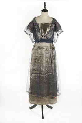 Lot 71 - A rare Doeuillet orientalist silver lamé and...