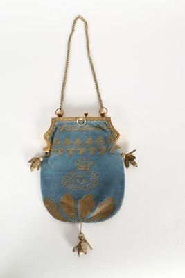 Lot 27 - A fine blue silk and gold thread reticule...