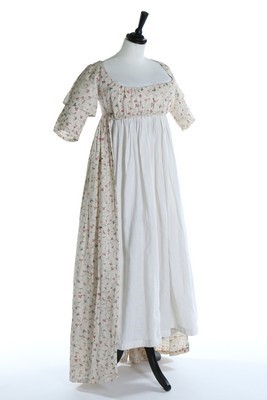 Lot 46 - A block printed woven muslin open-robe, circa...