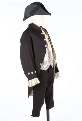 Lot 402 - A gentleman's 18th century style court livery,...