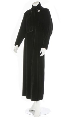 Lot 54 - A Lucien Lelong copy velvet evening coat,...