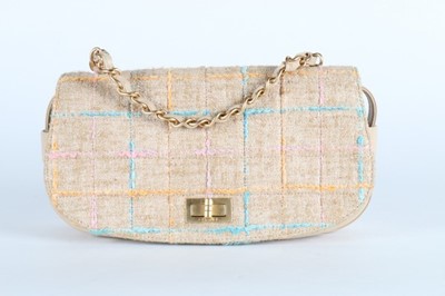 Lot 20 - A matching Chanel tweed handbag, 2001, stamped...