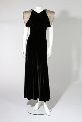 Lot 80 - A Jeanne Lanvin couture bias cut black velvet...