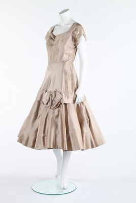 Lot 79 - A Mainbocher Inc beige silk faille cocktail...