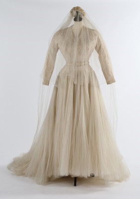 Lot 91 - A Balenciaga couture ivory guipure and tulle...