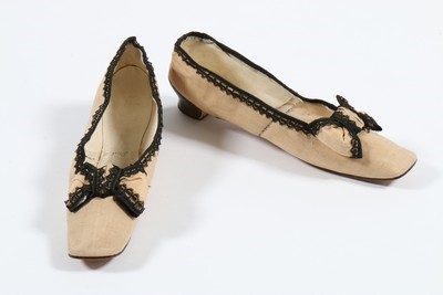 Lot 87 - A pair of Gaudinot pale apricot linen summer...