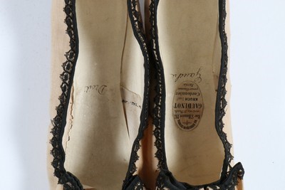 Lot 87 - A pair of Gaudinot pale apricot linen summer...