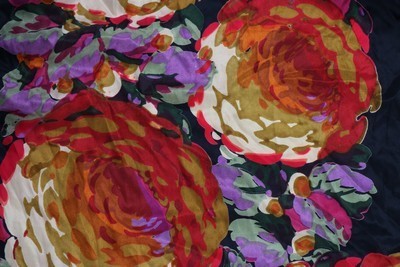 Lot 92 - A floral printed house coat and a large...