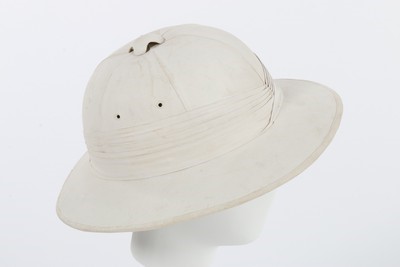 Lot 94 - A general group of accessories, 1920s-40s,...