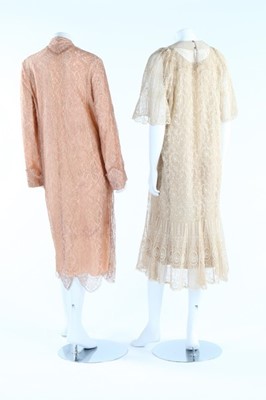 Lot 124 - A group of 1930s clothing, comprising: a poppy-...