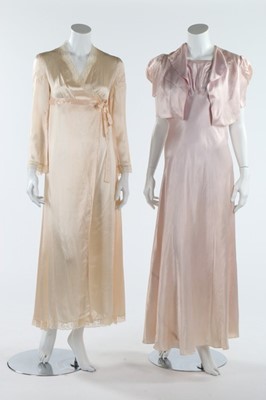 Lot 230 - A large group of cruise, beach and tennis wear...