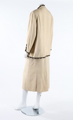 Lot 277 - A Chanel boutique raw silk summer suit with...