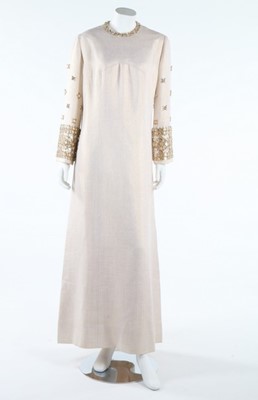 Lot 325 - A Madeleine de Rauch couture evening gown, mid...
