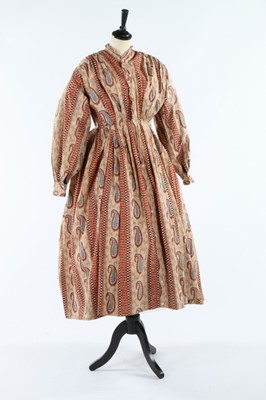 Lot 34 - Four printed cotton deshabille or morning...