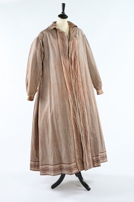 Lot 34 - Four printed cotton deshabille or morning...