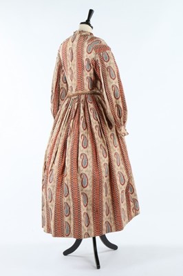 Lot 34 - Four printed cotton deshabille or morning...