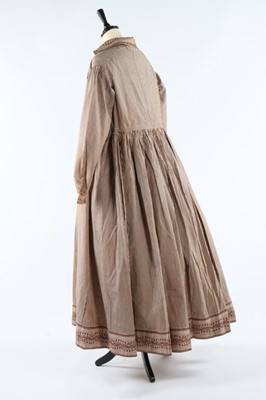 Lot 34 - Four printed cotton deshabille or morning...