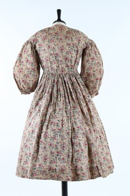 Lot 34 - Four printed cotton deshabille or morning...
