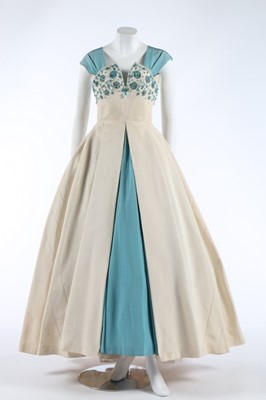 Lot 48 - A Norman Hartnell couture beaded ivory and...