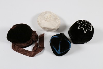 Lot 21 - A group of children's hats, 1920s, approx 24...