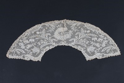 Lot 381 - A fine Mechlin fan leaf worked with a peacock,...