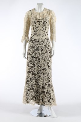 Lot 16 - A gown of Edwardian Battenberg tapelace,...