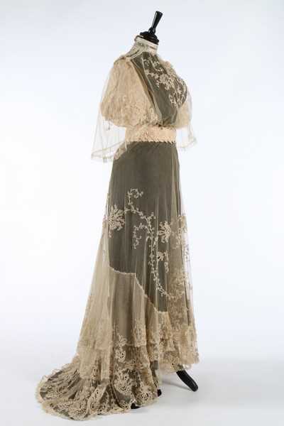 Lot 17 - An embroidered and appliqued lace bridal gown,...
