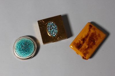 Lot 60 - A general group of accessories, mainly 1950s,...