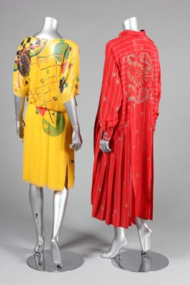 Lot 64 - A Zandra Rhodes printed red chiffon cocktail...