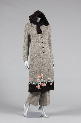 Lot 78 - A group of smart designer clothing, comprising:...