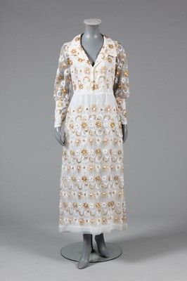 Lot 51 - A group of mainly ivory and pastel...